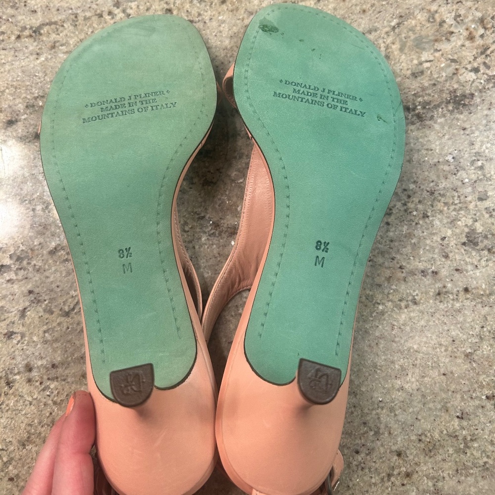 New! Gorgeous Powder Pink Leather Donald Pliner Kitten Heel Sandals - Picture 9 of 9